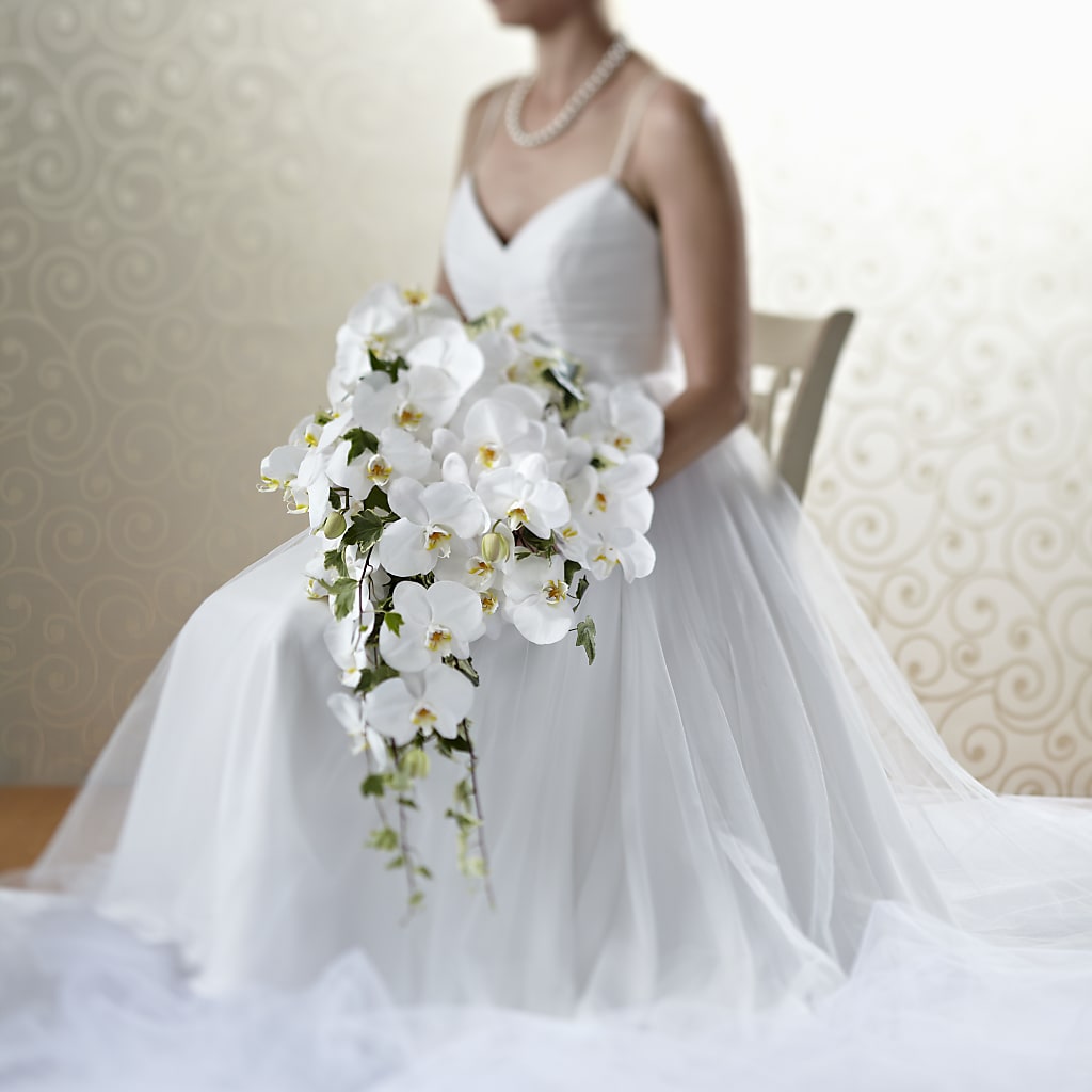 Classic White Bouquet – Downtown Florist And Tea, Doerun GA