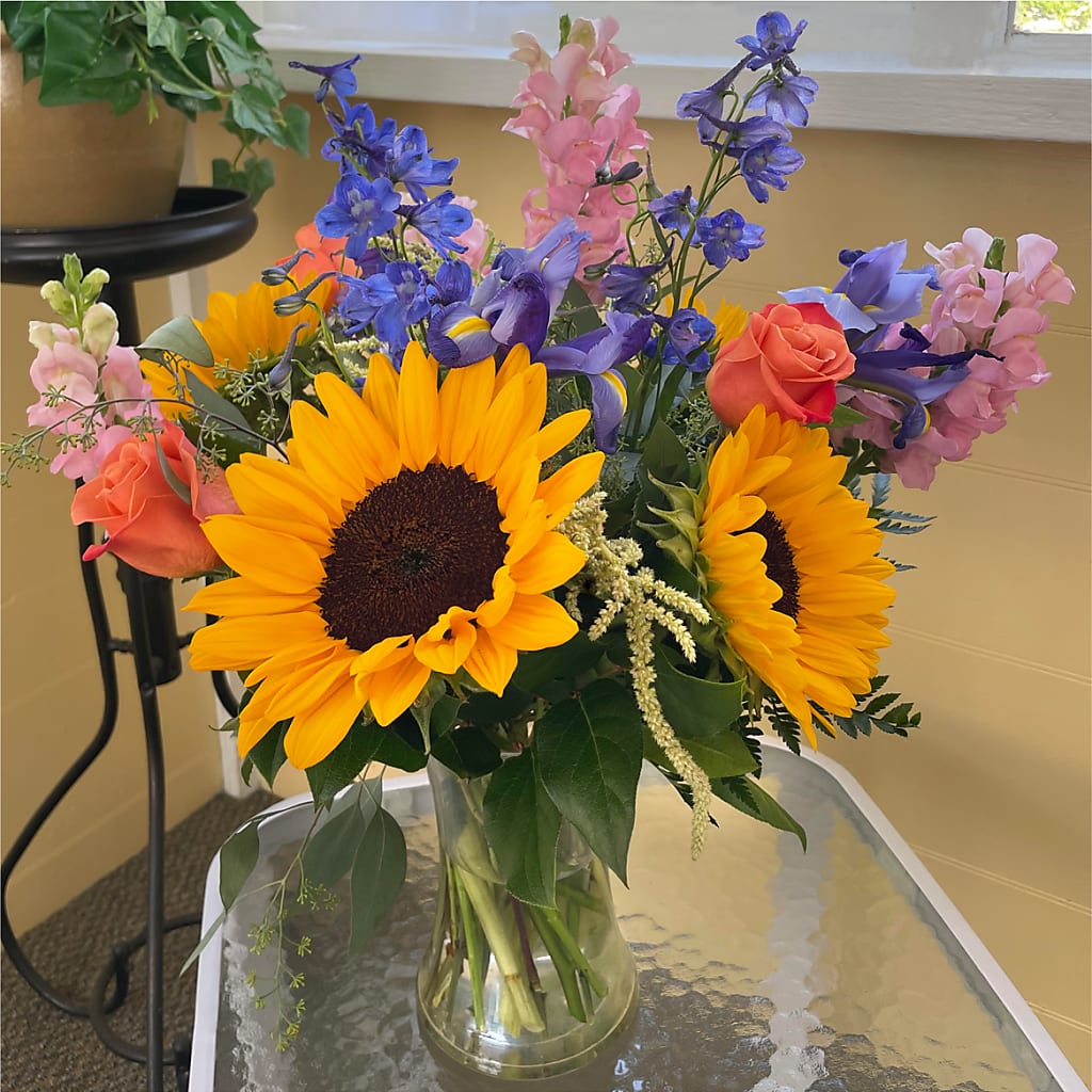 Rays of Life Bouquet –  Downtown Florist And Tea, Doerun GA