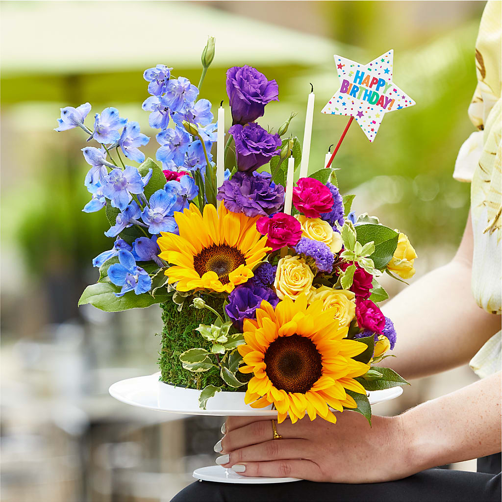Star of the Day Floral Cake –  Downtown Florist And Tea, Doerun GA